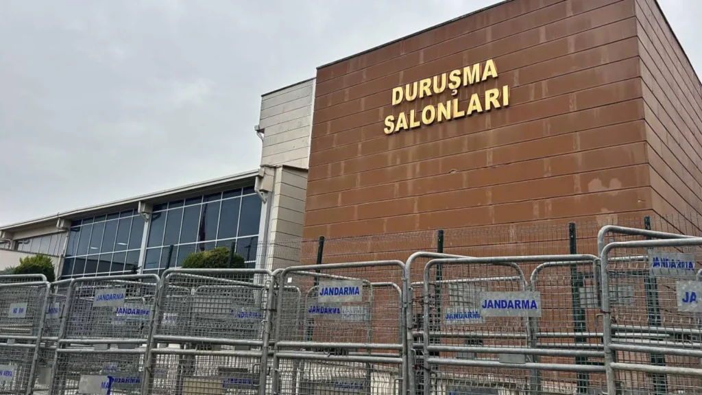 İBB Davasında Kanser Tedavisi Gören Sanığın Yakalama Kararı Kaldırıldı