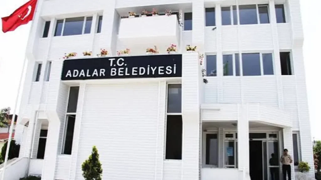 Adalar Belediye Meclisindeki Seçimde AKP Adayına Oy Veren Üç CHP'li Disipline Sevk Edildi
