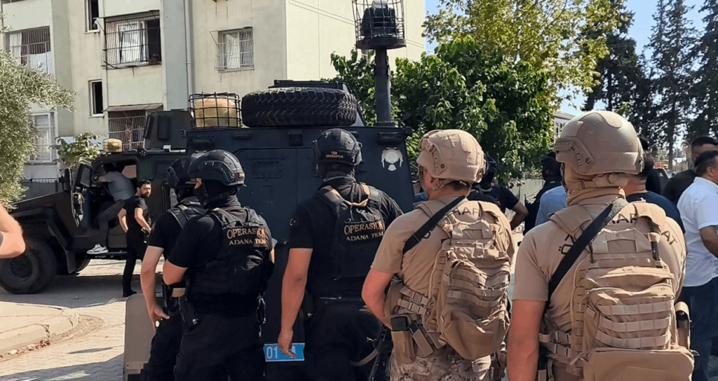 Adana'da Polise El Bombasıyla Direnen Firari Zanlı ile Suç Ortağı Tutuklandı