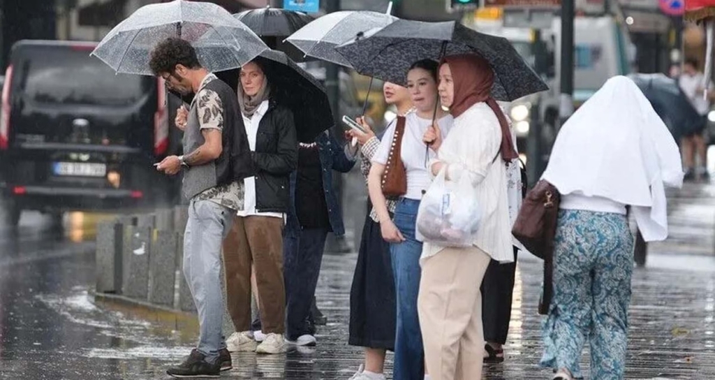 Yurt Genelinde Sıcaklıklar Düşüyor: Meteoroloji Kuvvetli Yağış ve Rüzgar Uyarısı Yaptı