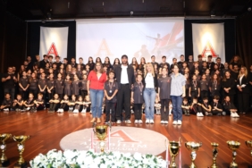 Cenk Tosun ve Emre Sakçı Genç Sporcularla Meet The Teams Buluşmasında Bir Araya Geldi