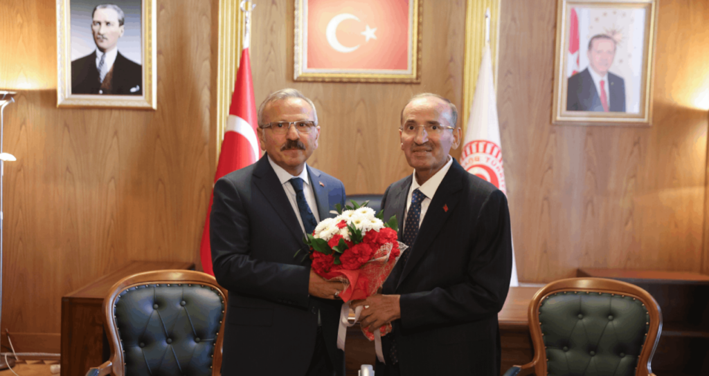 TBMM Başkanvekilliği Görevini Devreden Bekir Bozdağ Koltuğu Yusuf Beyazıt'a Bıraktı