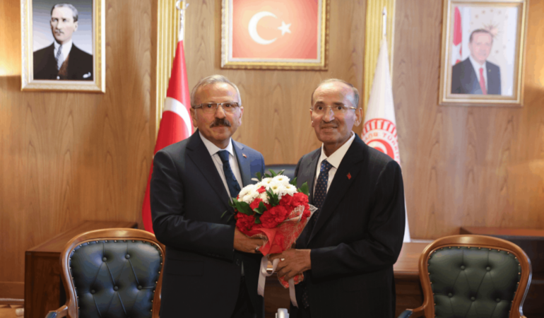 TBMM Başkanvekilliğinde Devir Teslim: Bekir Bozdağ Görevini Yusuf Beyazıt'a Devretti