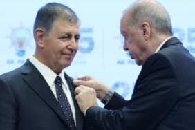 AKP'ye Katılan Cemil Tugay Sosyal Medyada Özgür Özel'i Takipten Çıkardı