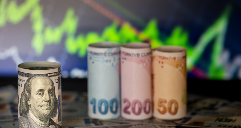 Küresel piyasalarda dolar gerilerken Türk Lirası karşısında rekor seviyeye tırmandı