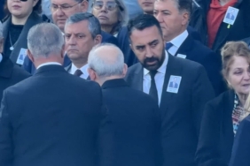 Özgür Özel ve Kemal Kılıçdaroğlu Meclis'teki Cenazede Zoraki Tokalaştı