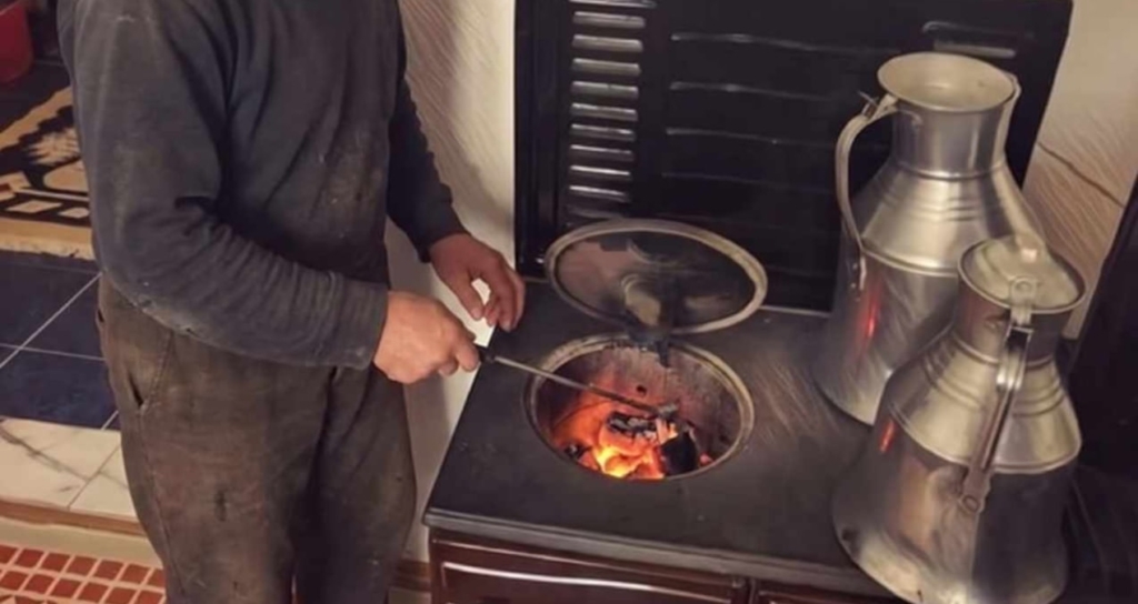 Polonyalı Tamirci Sobasında 133 Adet Çörek Yakarak Evi Isıtmayı Başardı