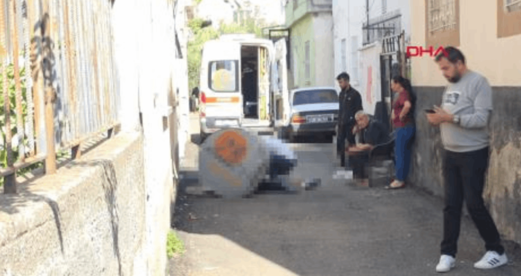 Adana Kozan'da İki Katlı Evin Damından Düşen Necati Saygıcak Hayatını Kaybetti