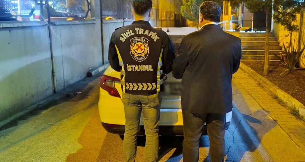 İstanbul'da Trafikte Tartıştığı Sürücüye Saldıran Kişiye 180 Bin Lira Ceza Kesildi