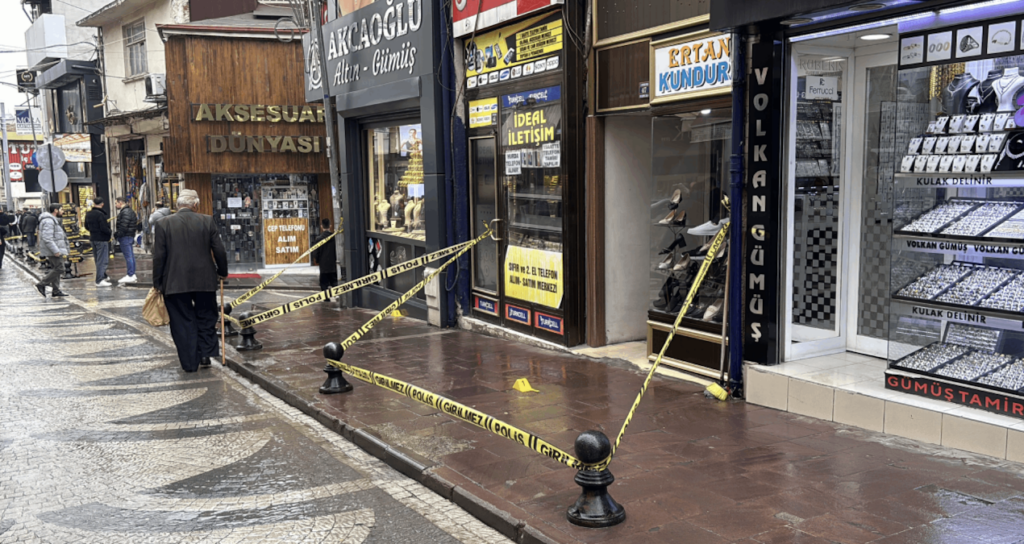 Kastamonu Belediye Caddesi'nde Av Tüfeğiyle Ateş Açıldı: 4 Yaralı